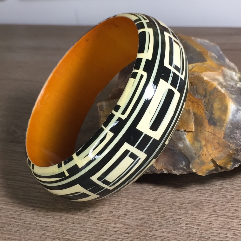 Vintage Mod Design Bangle Bracelet - Picture 6 of 9